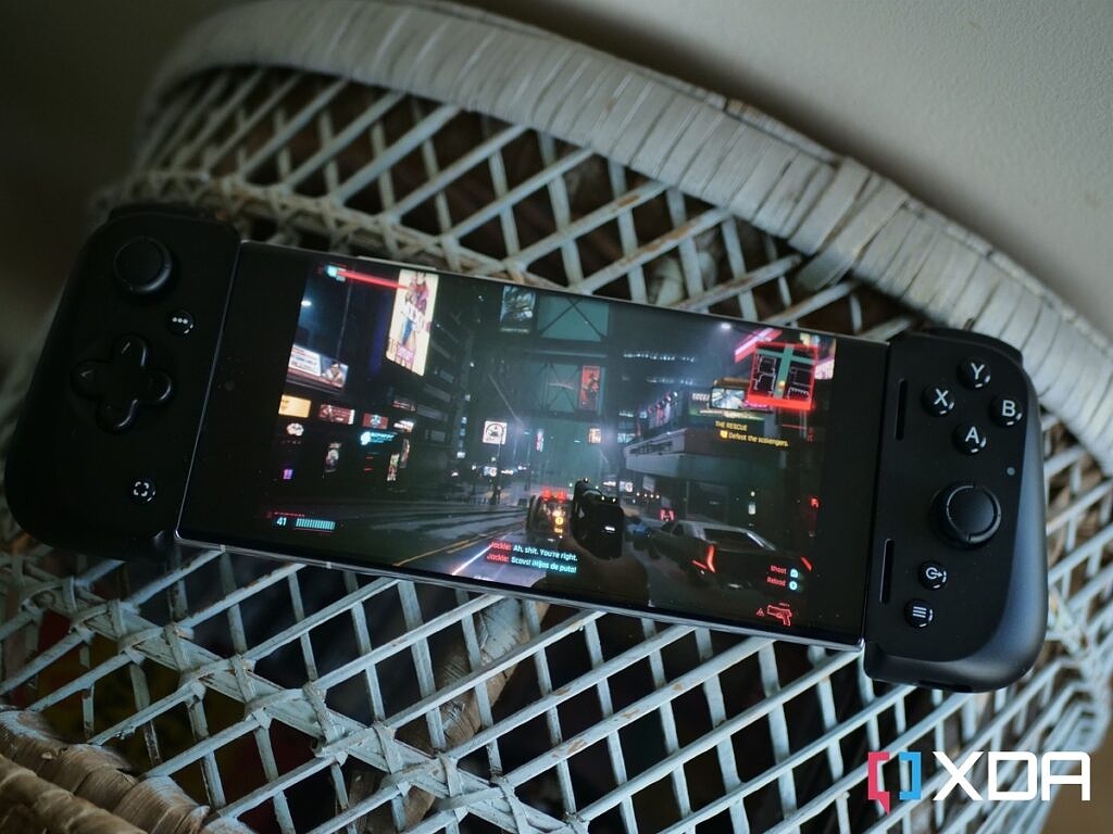 Razer Kishi v2 game play of Cyberpunk 2077