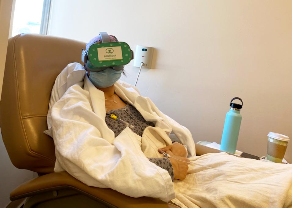 Melissa Long using VR during her cancer treatment. Photo: UCHealth.