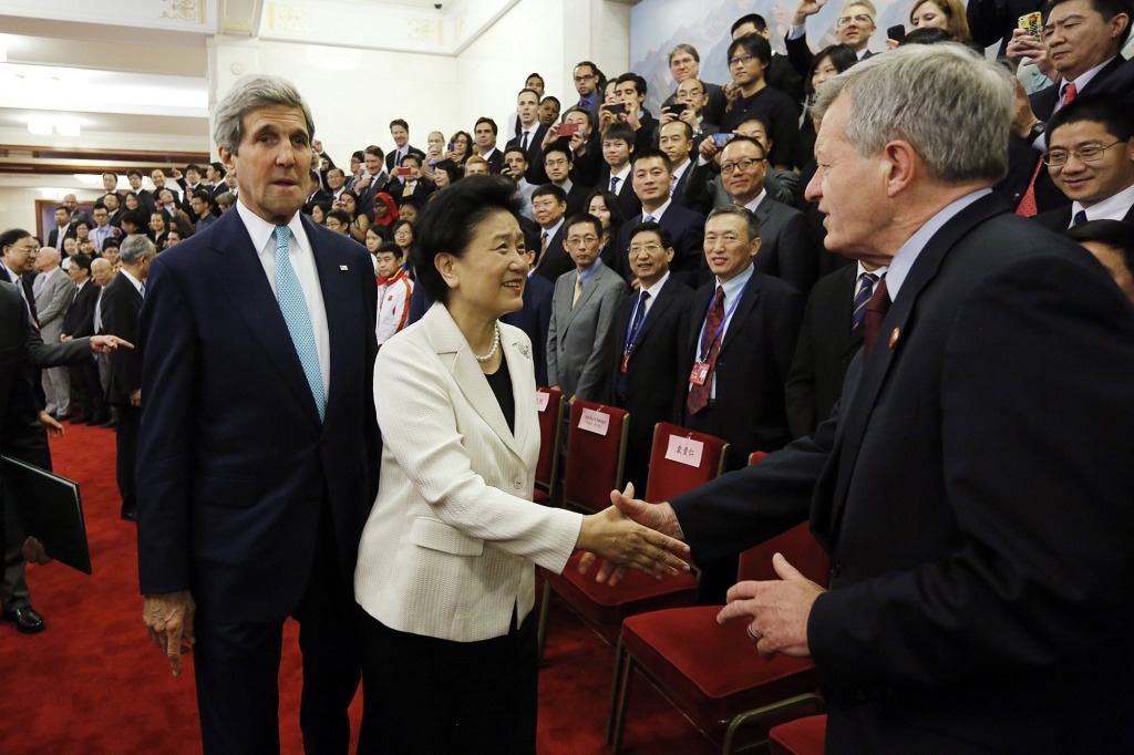 Chinese Vice Premier Liu Yandong (2nd L) greets US ambassador to China, Max Baucus (R), while US Secretary of State John Kerry (